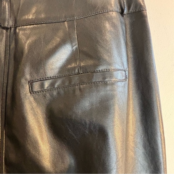 PAIGE Sz 6 Faux Leather Pants Pleated Front Zipper Elastic Hem Pockets Vegan - Picture 9 of 14
